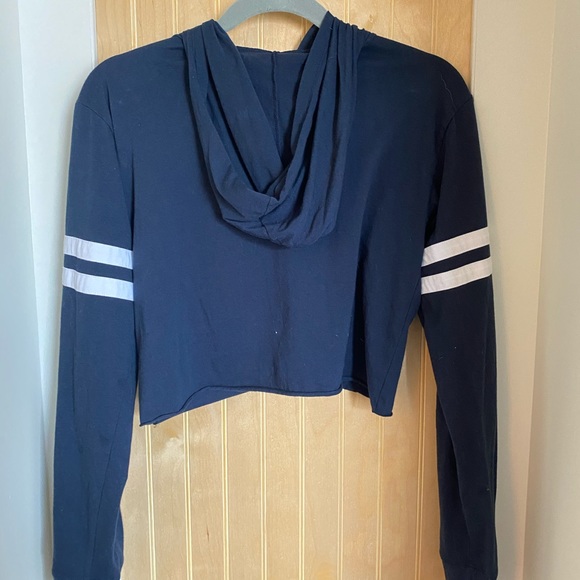 navy hollister cropped sweater - Picture 3 of 3